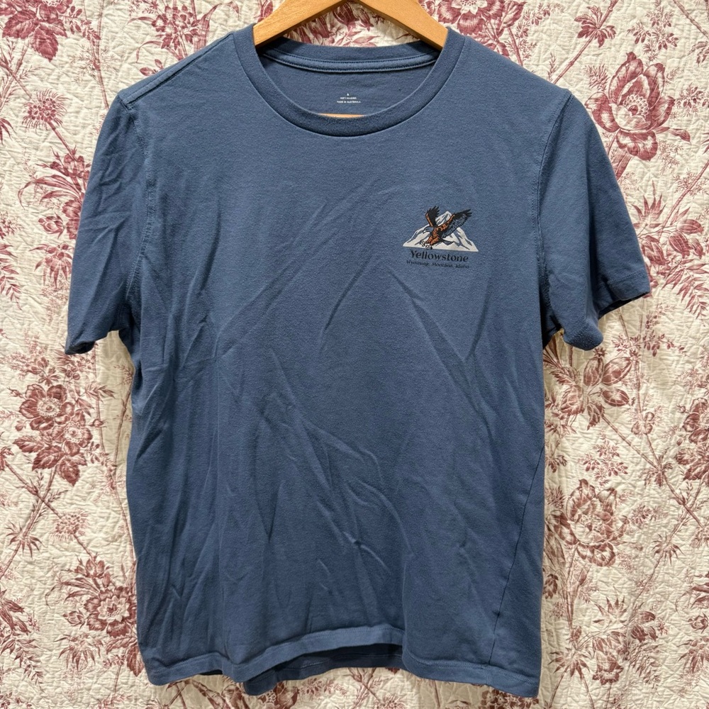 Yellowstone National Park Wildlife Graphic Tee Blue Small